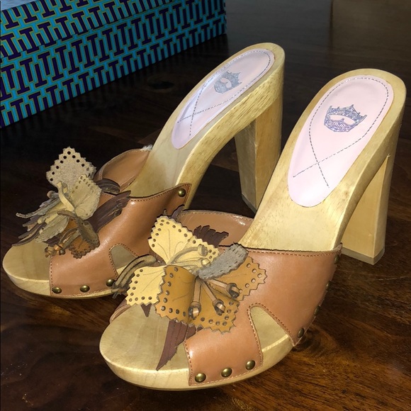 Juicy Couture Heels - Picture 1 of 4